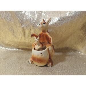 Vintage GNCO Kangaroo & Joey Mama Baby Nesting Pouch Salt & Pepper Shakers Japan